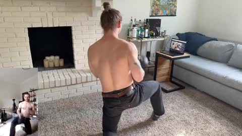 Snapshot of daddydaydrinkz chatting on 12/04/24, 06:06 DaddydayDrinkz online show from 12/04/24, 06:06