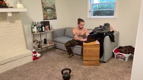 Snapshot of daddydaydrinkz chatting on 12/14/24, 09:13 DaddydayDrinkz online show from 12/14/24, 09:13