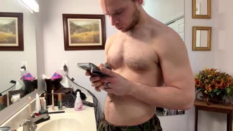 Snapshot of daddydaydrinkz chatting on 12/25/24, 10:37 DaddydayDrinkz online show from 12/25/24, 10:37