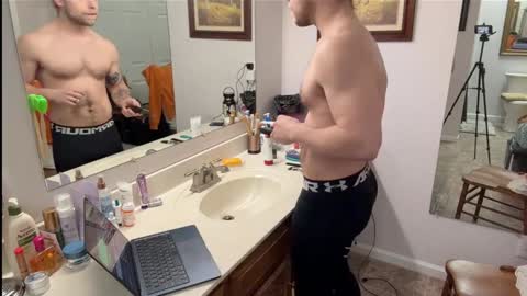 Snapshot of daddydaydrinkz chatting on 02/08/25, 05:40 DaddydayDrinkz online show from 02/08/25, 05:40