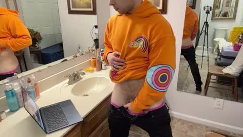 Snapshot of daddydaydrinkz chatting on 02/15/25, 04:25 DaddydayDrinkz online show from 02/15/25, 04:25