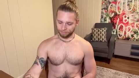 Snapshot of daddydaydrinkz chatting on 10/10/25, 04:55 DaddydayDrinkz online show from 10/10/25, 04:55