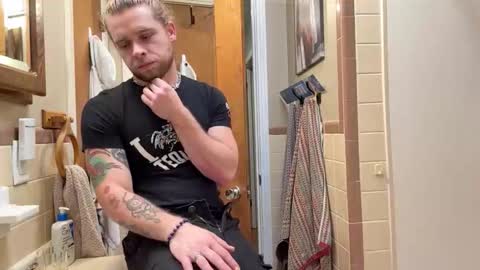 Snapshot of daddydaydrinkz chatting on 11/03/25, 06:58 DaddydayDrinkz online show from 11/03/25, 06:58