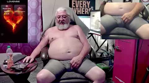 Snapshot of daddydom4fun chatting on 04/29/26, 10:16 Daddydom4fun online show from 04/29/26, 10:16