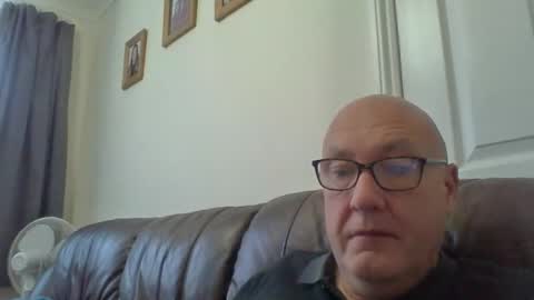Snapshot of daddyhere4uall6 chatting on 10/19/25, 08:26 daddyhere4uall6 online show from 10/19/25, 08:26