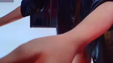 Snapshot of daddyissuesss_ chatting on 02/20/25, 07:52 JAZMIN online show from 02/20/25, 07:52