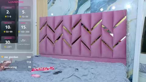 Snapshot of daddyissuesss_ chatting on 10/08/25, 07:44 JAZMIN online show from 10/08/25, 07:44