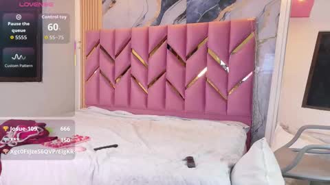 Snapshot of daddyissuesss_ chatting on 10/15/25, 07:36 JAZMIN online show from 10/15/25, 07:36