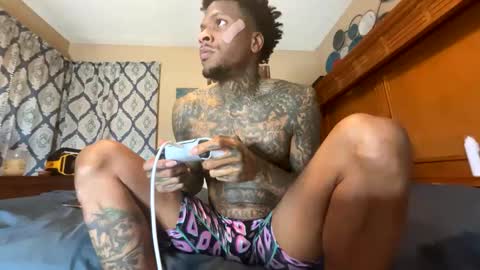 Snapshot of daddyjanimal chatting on 04/19/26, 07:05 sexy tatted king bbc online show from 04/19/26, 07:05