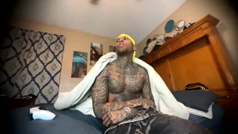 Snapshot of daddyjanimal chatting on 05/04/26, 05:25 sexy tatted king bbc online show from 05/04/26, 05:25