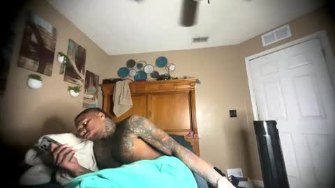 Snapshot of daddyjanimal chatting on 05/08/26, 03:12 sexy tatted king bbc online show from 05/08/26, 03:12