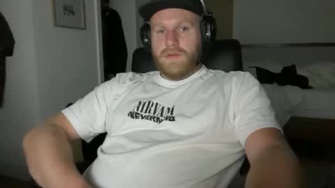 Snapshot of daddypaty26 chatting on 11/09/25, 09:18 daddypaty26 online show from 11/09/25, 09:18