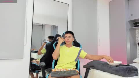 Snapshot of daddyrich4u chatting on 10/06/25, 12:08 daddyrich4u online show from 10/06/25, 12:08