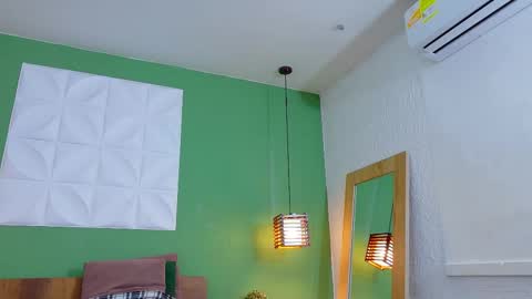 Snapshot of daddys_little_secrett chatting on 02/25/25, 02:33 Valen online show from 02/25/25, 02:33