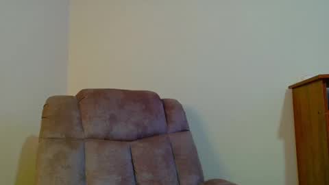 Snapshot of daddys_little_secrett chatting on 10/14/25, 01:50 Valen online show from 10/14/25, 01:50