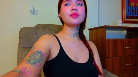 Snapshot of daddys_little_secrett chatting on 02/10/26, 03:43 Valen online show from 02/10/26, 03:43