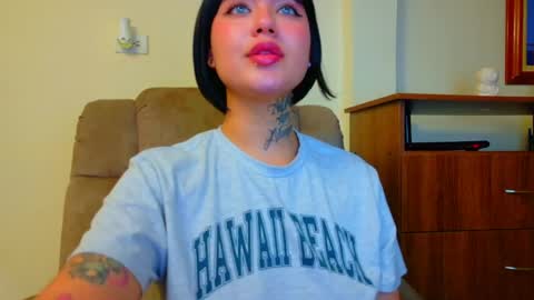 Snapshot of daddys_little_secrett chatting on 04/23/26, 02:13 Valen online show from 04/23/26, 02:13