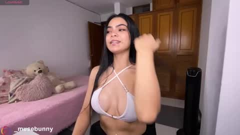 Snapshot of daddysweeeetbody chatting on 09/17/25, 02:02 Sophie online show from 09/17/25, 02:02