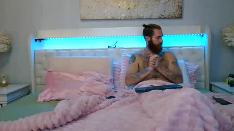 Snapshot of daddyunlocked chatting on 09/21/25, 12:12 daddyunlocked online show from 09/21/25, 12:12