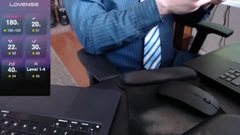 Snapshot of dadssecret69 chatting on 03/30/26, 05:58 DadsSecret online show from 03/30/26, 05:58