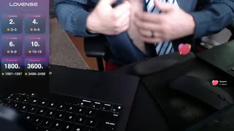 Snapshot of dadssecret69 chatting on 04/17/26, 01:36 DadsSecret online show from 04/17/26, 01:36