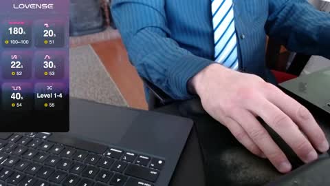Snapshot of dadssecret69 chatting on 04/23/26, 04:53 DadsSecret online show from 04/23/26, 04:53