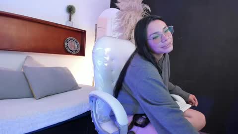 Naomy online show from 03/10/26, 09:09