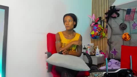 daffnelewis online show from 10/23/25, 11:31