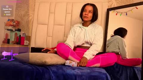 daffnelewis online show from 12/17/25, 11:16