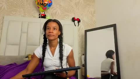 daffnelewis online show from 04/25/26, 11:13