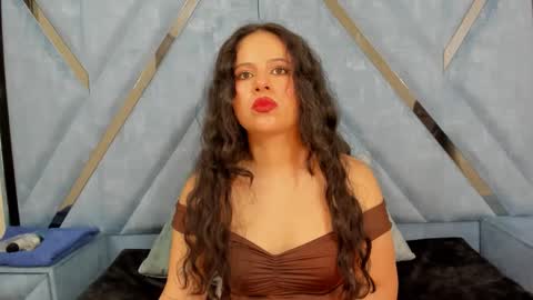 Snapshot of dafne_cleo chatting on 09/23/25, 10:35 Dafne online show from 09/23/25, 10:35