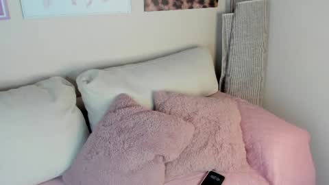 Snapshot of dafne_hillss chatting on 07/16/26, 11:38 dafne_hillss online show from 07/16/26, 11:38