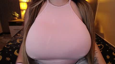 Snapshot of dafne_hs chatting on 12/12/24, 05:15 Dafne online show from 12/12/24, 05:15