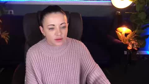 Dafni Mon online show from 11/19/25, 06:57