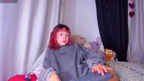 Snapshot of dafnne__hall chatting on 05/14/26, 02:29 Dafnne online show from 05/14/26, 02:29