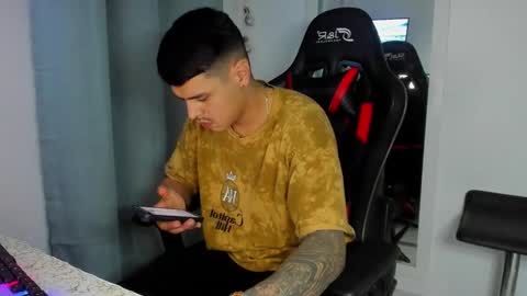 Snapshot of dage_19 chatting on 10/22/25, 03:07 my name is Jhon and I live in colombia online show from 10/22/25, 03:07