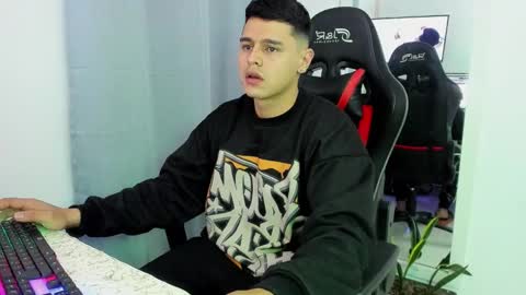 Snapshot of dage_19 chatting on 11/04/25, 04:11 my name is Jhon and I live in colombia online show from 11/04/25, 04:11