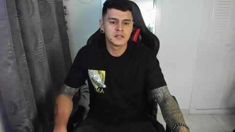 Snapshot of dage_19 chatting on 05/11/26, 06:19 my name is Jhon and I live in colombia online show from 05/11/26, 06:19