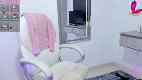 Snapshot of dahian_carter chatting on 09/25/25, 12:20 Dahian online show from 09/25/25, 12:20