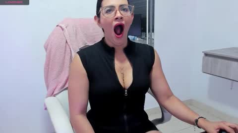 Snapshot of dahian_carter chatting on 10/11/25, 02:04 Dahian online show from 10/11/25, 02:04