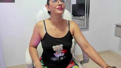 Snapshot of dahian_carter chatting on 10/16/25, 01:01 Dahian online show from 10/16/25, 01:01