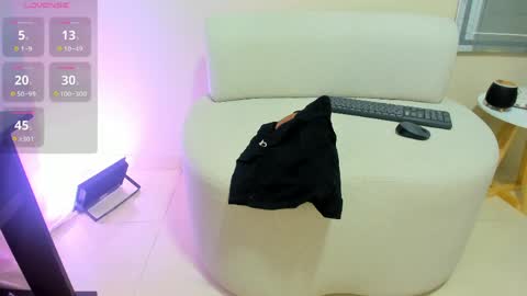 Snapshot of dahian_carter chatting on 04/24/26, 10:07 Dahian online show from 04/24/26, 10:07