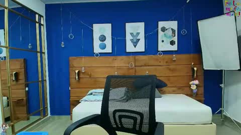 Snapshot of dahiana_spark chatting on 11/18/25, 08:35 Dahiana online show from 11/18/25, 08:35