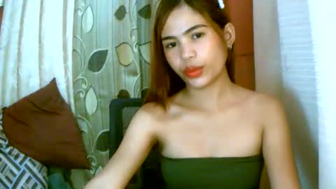 Snapshot of dahlia_123 chatting on 03/02/25, 10:56 Im Dahlia online show from 03/02/25, 10:56