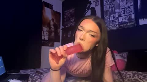 Snapshot of dahlia_adore chatting on 01/15/26, 12:26 dahlia_adore online show from 01/15/26, 12:26