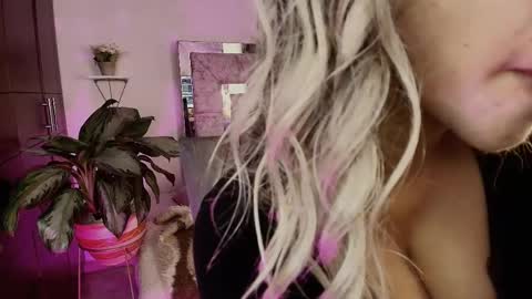 dahnia_cruz online show from 04/17/26, 02:31