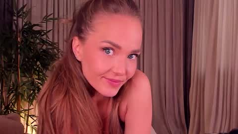 Snapshot of dahraveyne chatting on 01/06/26, 11:14 Deea online show from 01/06/26, 11:14