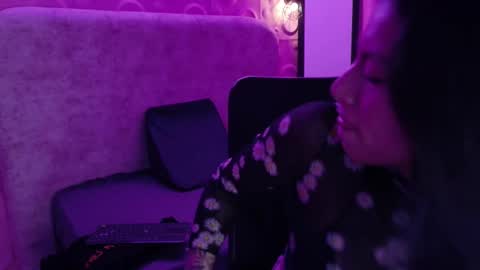 Snapshot of daila51 chatting on 11/25/25, 11:21 Daila online show from 11/25/25, 11:21