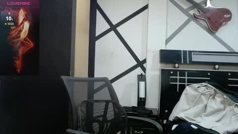 Snapshot of daimon_rock01 chatting on 09/29/25, 05:56 felipe online show from 09/29/25, 05:56