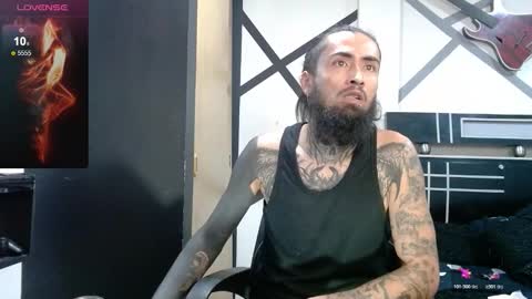 Snapshot of daimon_rock01 chatting on 11/11/25, 05:51 felipe online show from 11/11/25, 05:51